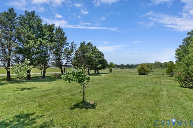 17143 Whitehouse Farm Dr, Beaverdam, VA 23015