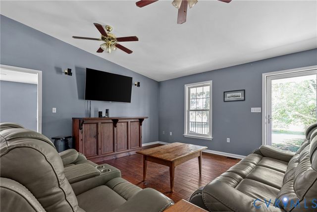 17143 Whitehouse Farm Dr, Beaverdam, VA 23015