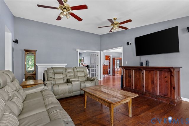 17143 Whitehouse Farm Dr, Beaverdam, VA 23015
