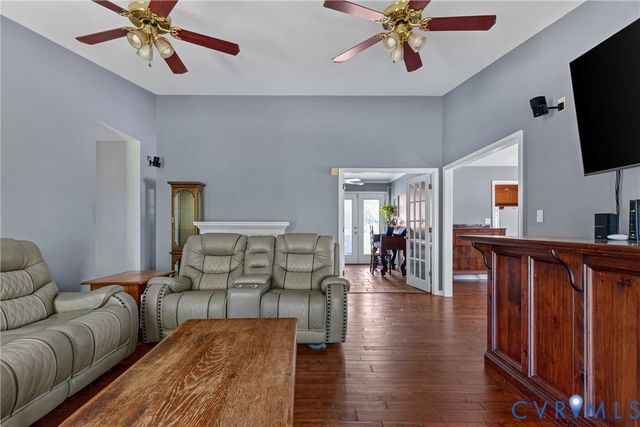 17143 Whitehouse Farm Dr, Beaverdam, VA 23015