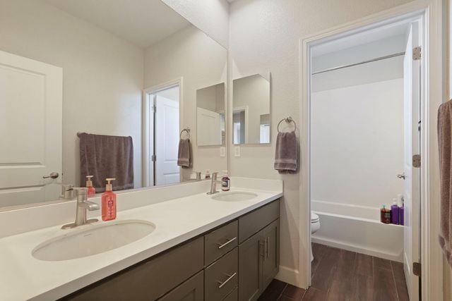 1741 Larkspur Ln, Lodi, CA 95242