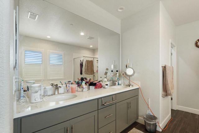 1741 Larkspur Ln, Lodi, CA 95242