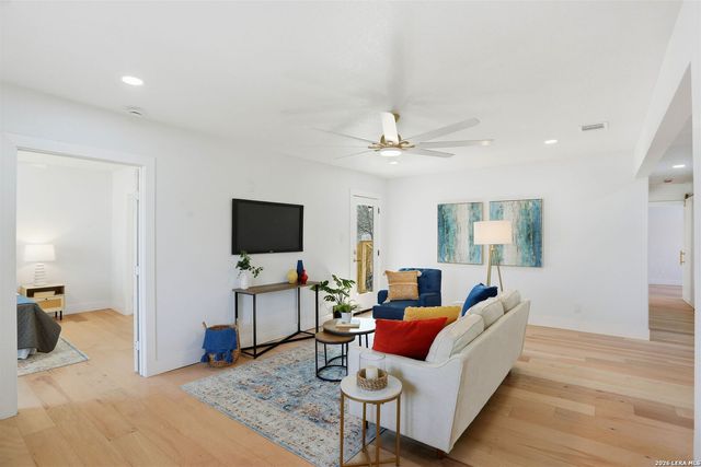 2038 W Woodlawn, San Antonio, TX 78201