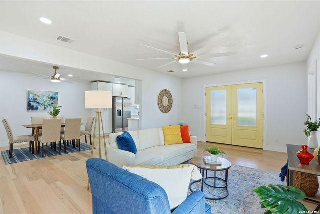 2038 W Woodlawn, San Antonio, TX 78201