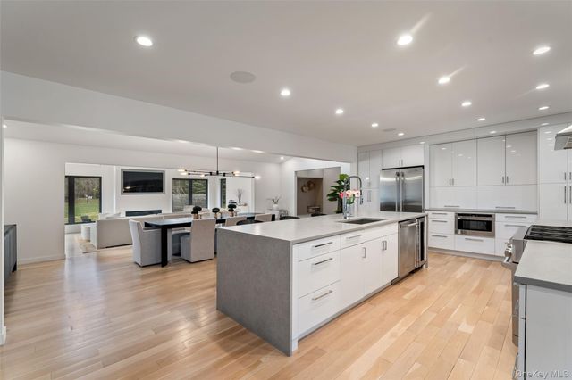 7 Windsong Road, Ardsley, NY 10502