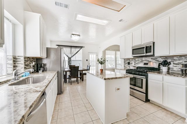 4113 Oak Point Drive, Pearland, TX 77581