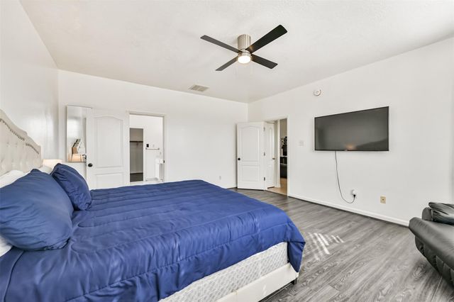 4113 Oak Point Drive, Pearland, TX 77581