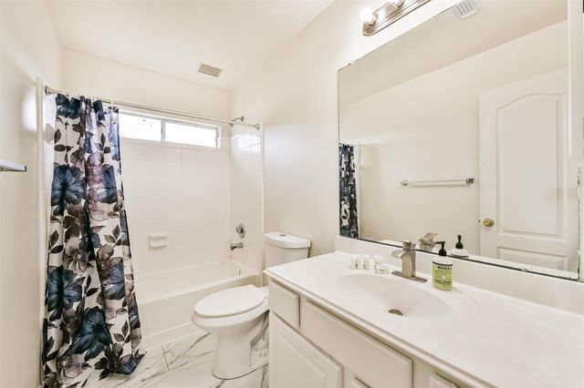 4113 Oak Point Drive, Pearland, TX 77581