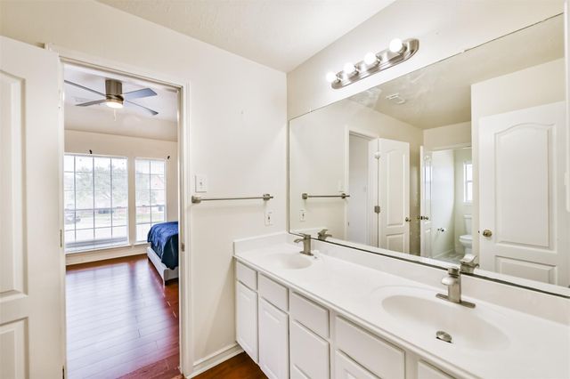 4113 Oak Point Drive, Pearland, TX 77581