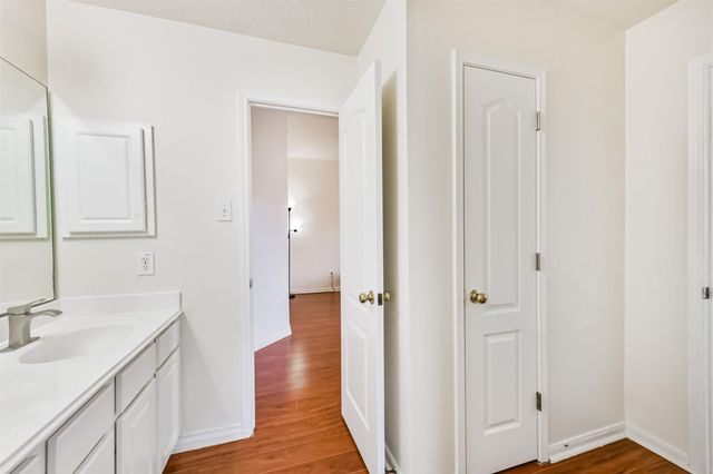 4113 Oak Point Drive, Pearland, TX 77581