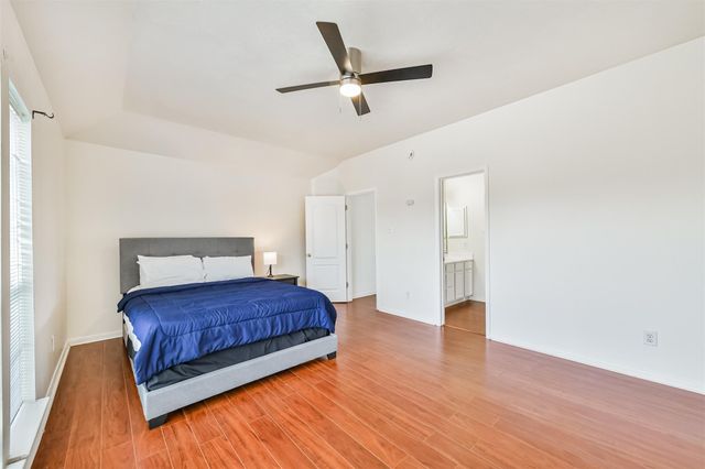 4113 Oak Point Drive, Pearland, TX 77581