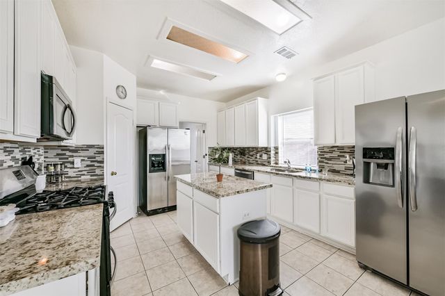 4113 Oak Point Drive, Pearland, TX 77581