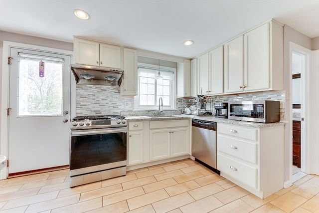 356 Quarry St, Quincy, MA 02169