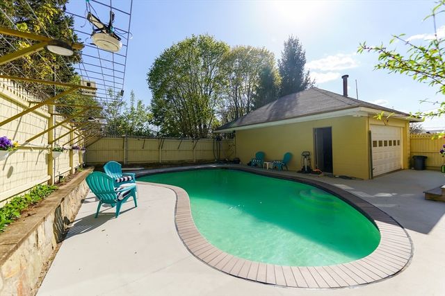 356 Quarry St, Quincy, MA 02169