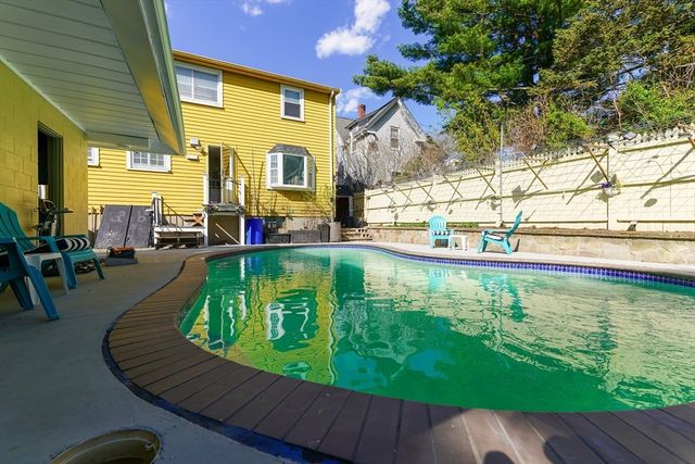 356 Quarry St, Quincy, MA 02169
