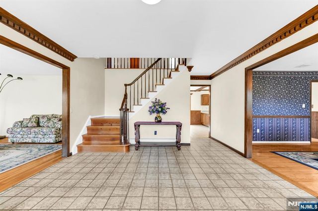 16 Avalon Drive, Montville Township, NJ 07045