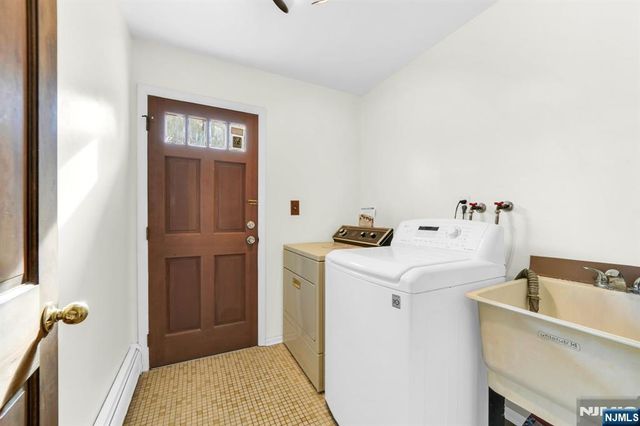 16 Avalon Drive, Montville Township, NJ 07045