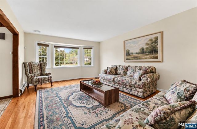 16 Avalon Drive, Montville Township, NJ 07045