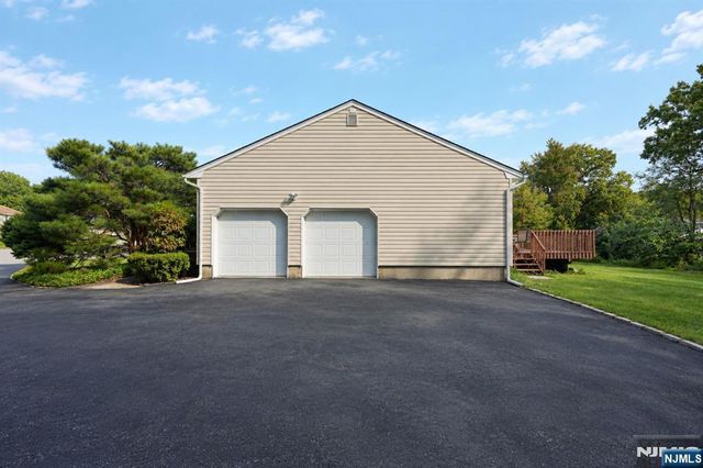 16 Avalon Drive, Montville Township, NJ 07045