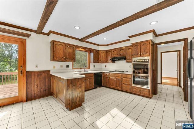 16 Avalon Drive, Montville Township, NJ 07045