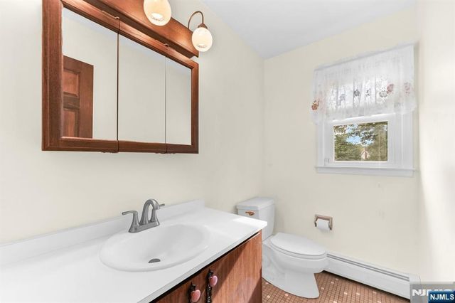 16 Avalon Drive, Montville Township, NJ 07045