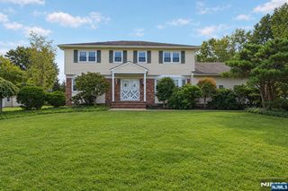 16 Avalon Drive, Montville Township, NJ 07045