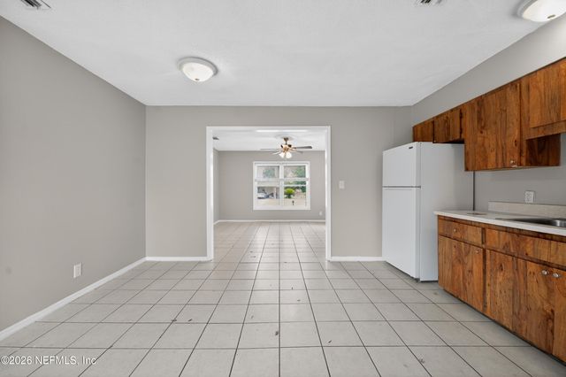 7807 KNOLL Drive N, Jacksonville, FL 32221