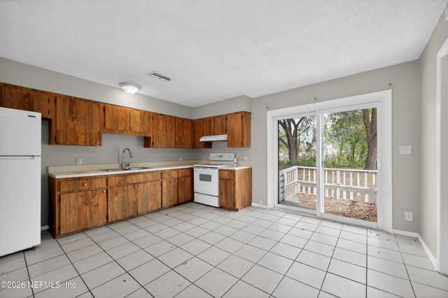 7807 KNOLL Drive N, Jacksonville, FL 32221