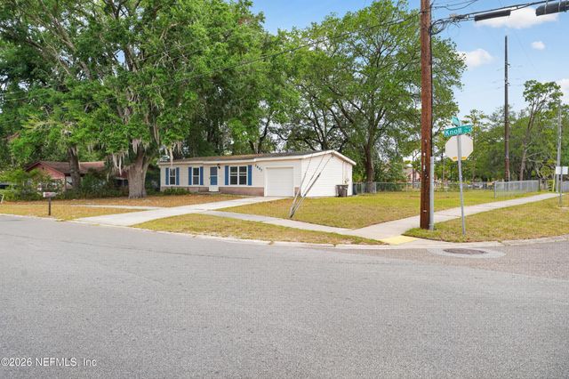 7807 KNOLL Drive N, Jacksonville, FL 32221