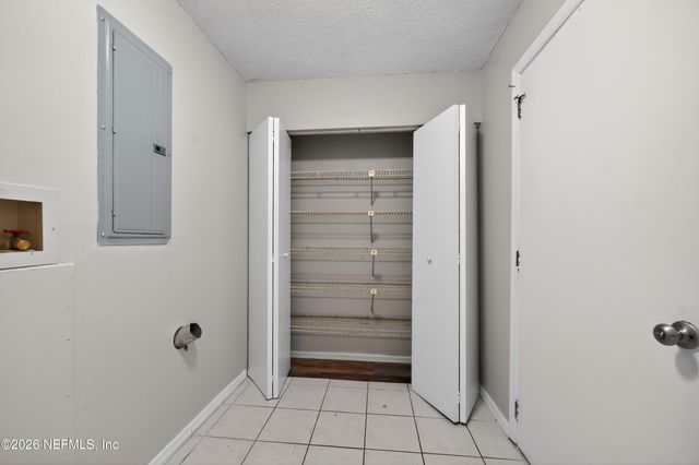7807 KNOLL Drive N, Jacksonville, FL 32221