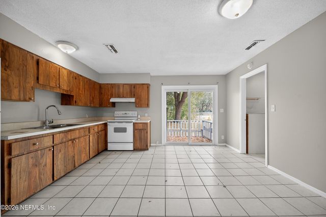 7807 KNOLL Drive N, Jacksonville, FL 32221