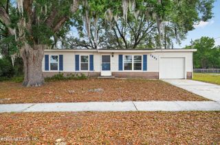 7807 KNOLL Drive N, Jacksonville, FL 32221