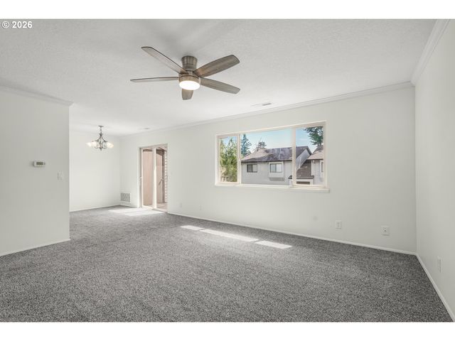 12510 Se STARK St, Portland, OR 97233