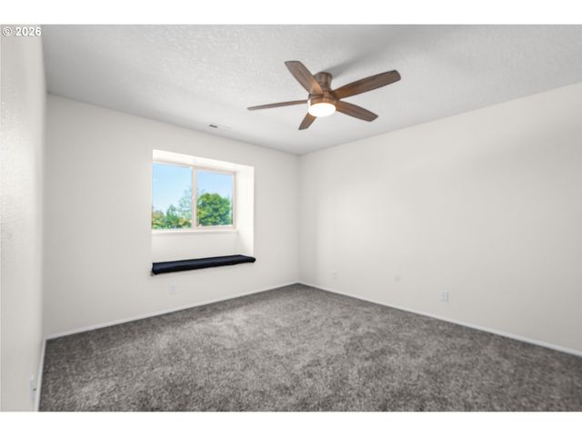 12510 Se STARK St, Portland, OR 97233