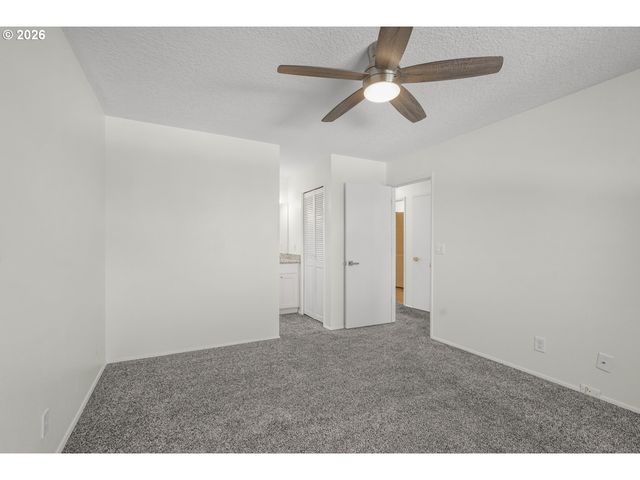 12510 Se STARK St, Portland, OR 97233