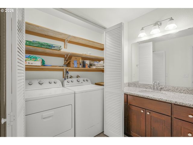 12510 Se STARK St, Portland, OR 97233
