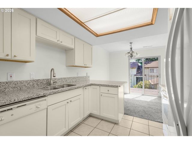 12510 Se STARK St, Portland, OR 97233