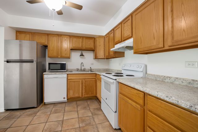 2214 S Goebbert Road 178, Arlington Heights, IL 60005