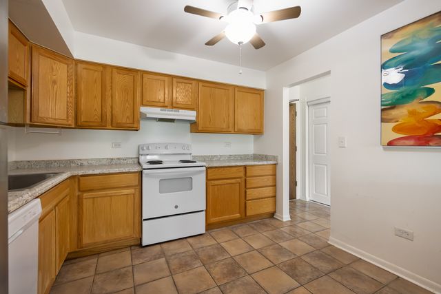 2214 S Goebbert Road 178, Arlington Heights, IL 60005