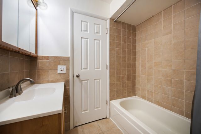 2214 S Goebbert Road 178, Arlington Heights, IL 60005