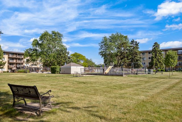 2214 S Goebbert Road 178, Arlington Heights, IL 60005