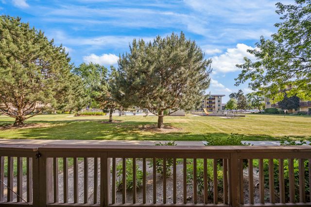 2214 S Goebbert Road 178, Arlington Heights, IL 60005