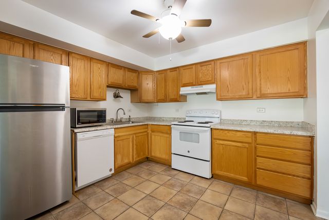 2214 S Goebbert Road 178, Arlington Heights, IL 60005