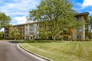 2214 S Goebbert Road 178, Arlington Heights, IL 60005