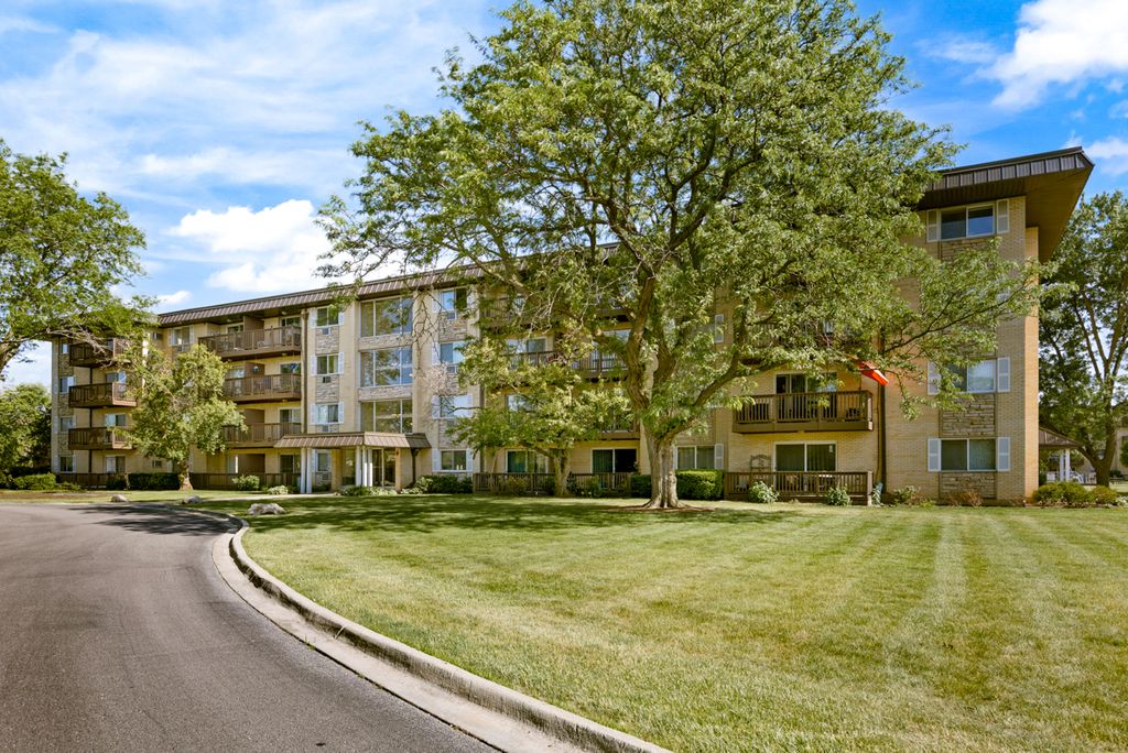 2214 S Goebbert Road 178, Arlington Heights, IL 60005