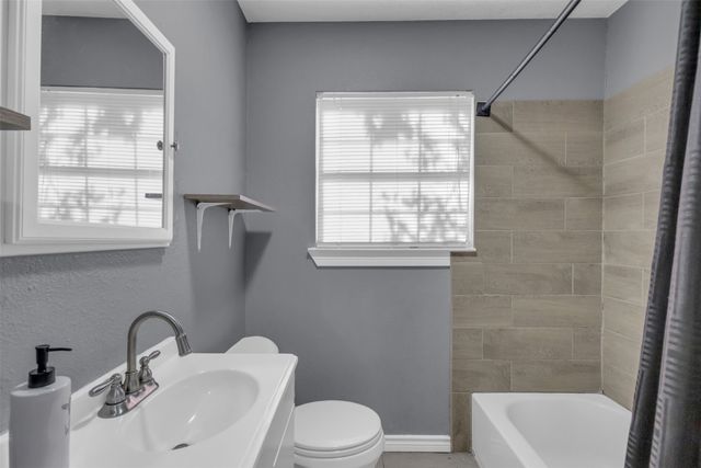 929 Hall Street, Lancaster, TX 75146