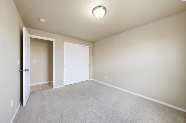 6416 Three Rivers Dr, Pasco, WA 99301