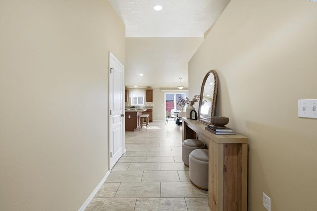 6416 Three Rivers Dr, Pasco, WA 99301