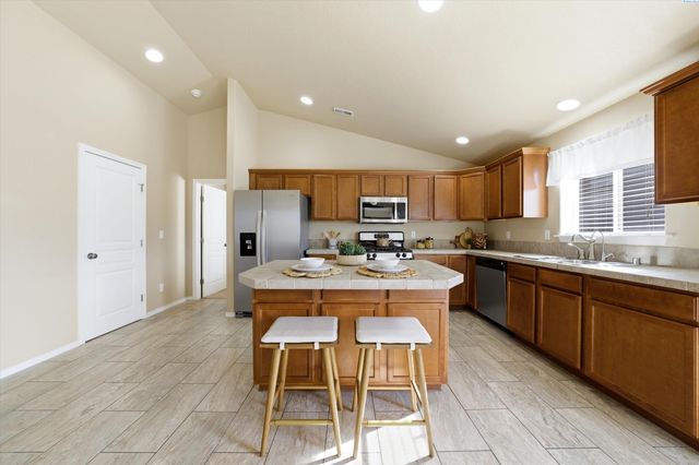 6416 Three Rivers Dr, Pasco, WA 99301