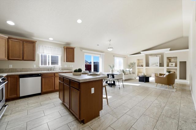 6416 Three Rivers Dr, Pasco, WA 99301